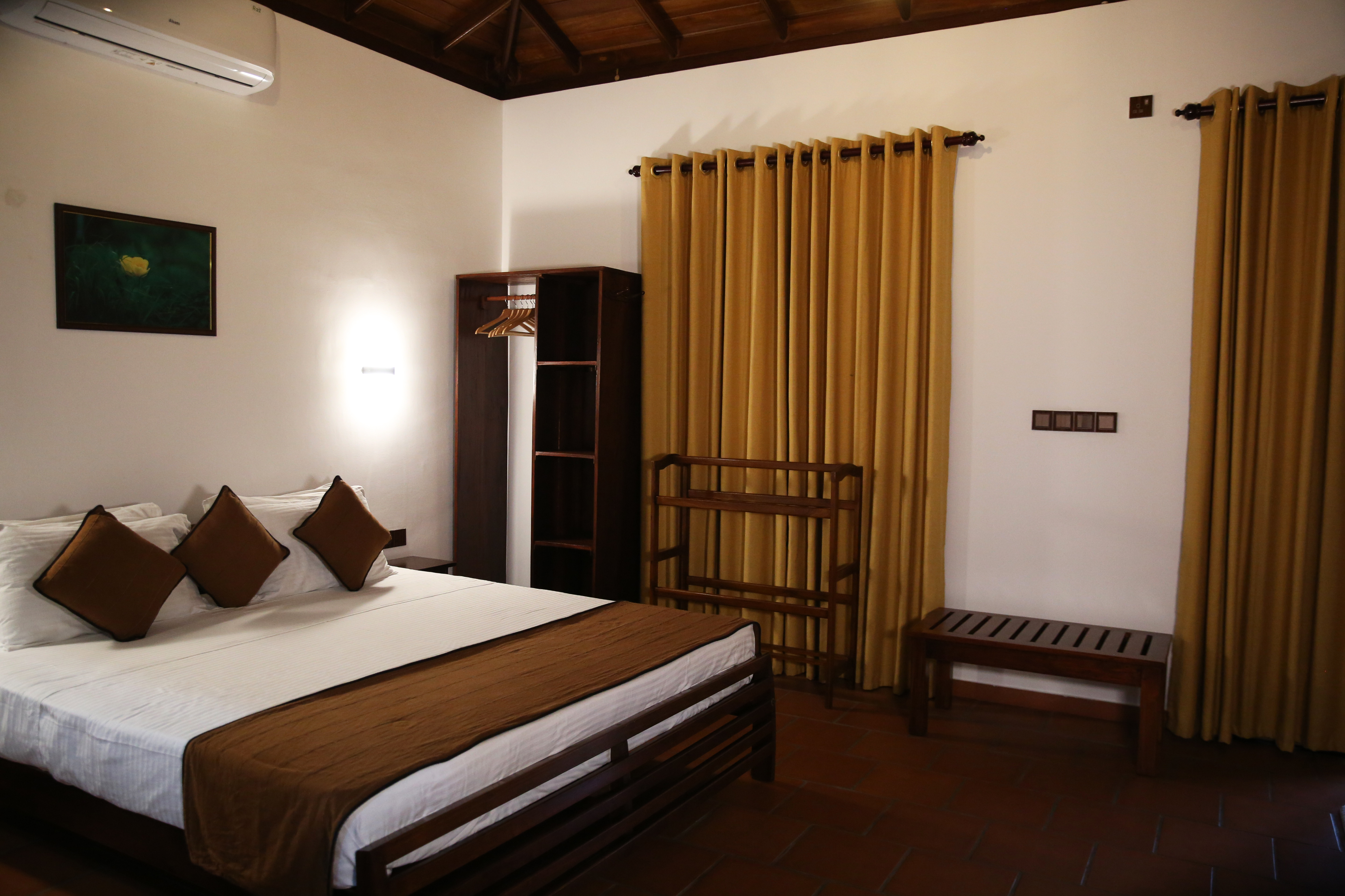 Private Villa Double Bed Layout Hikkaduwa